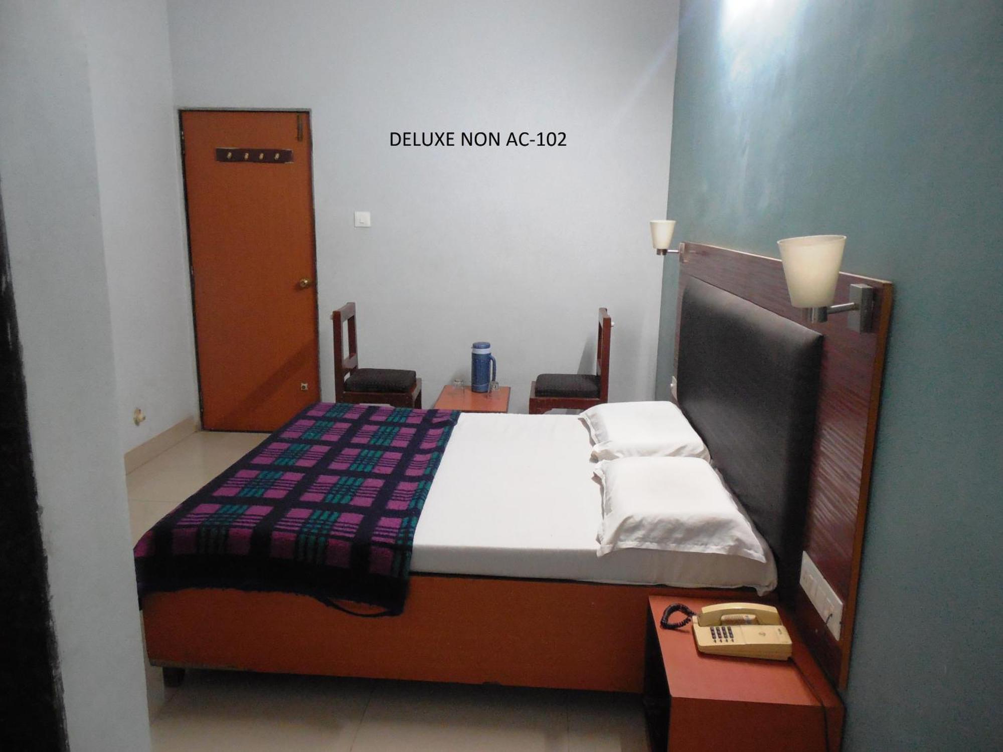 Hotel Silver Springs Ahmedabad Room photo