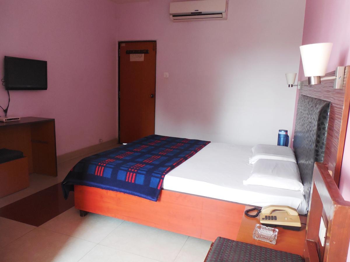 Hotel Silver Springs Ahmedabad Exterior photo