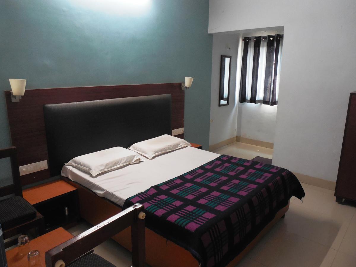 Hotel Silver Springs Ahmedabad Exterior photo