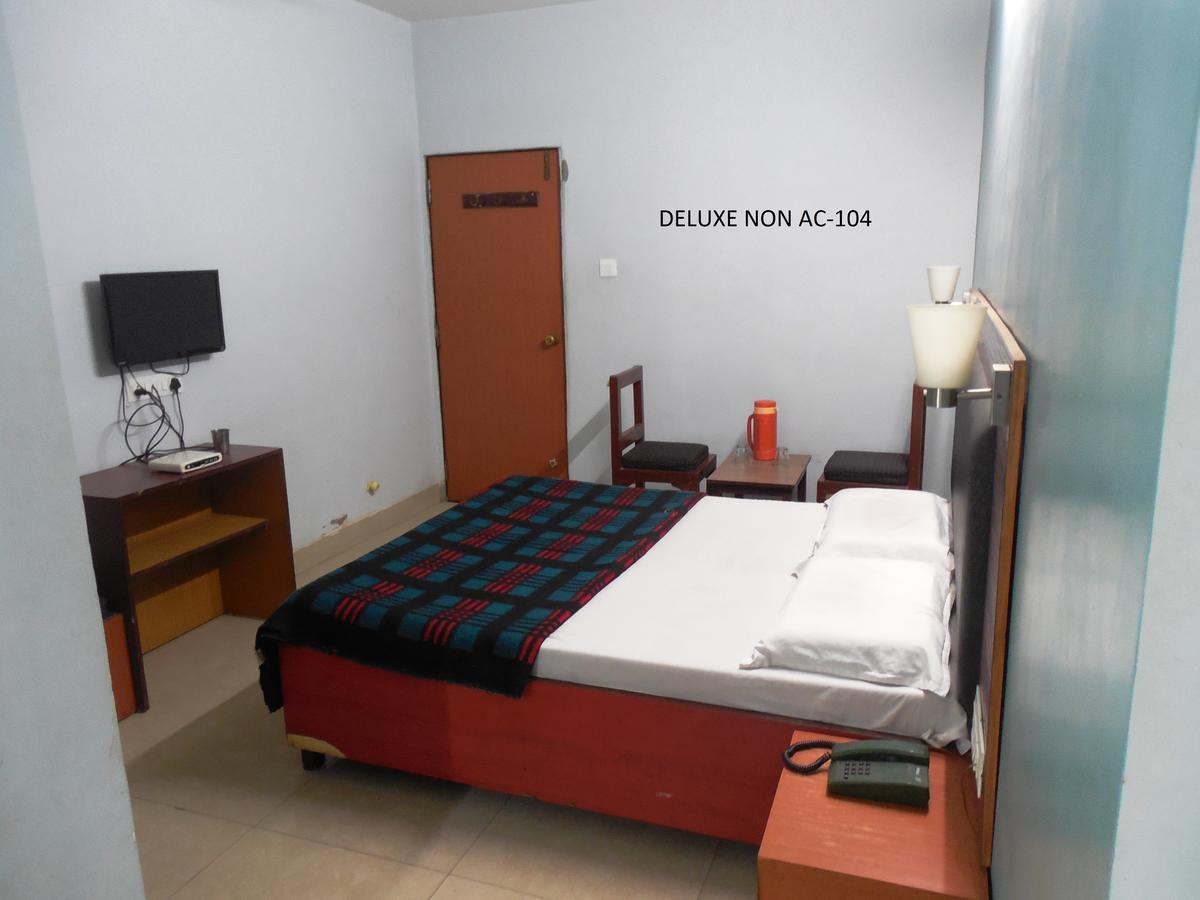 Hotel Silver Springs Ahmedabad Exterior photo