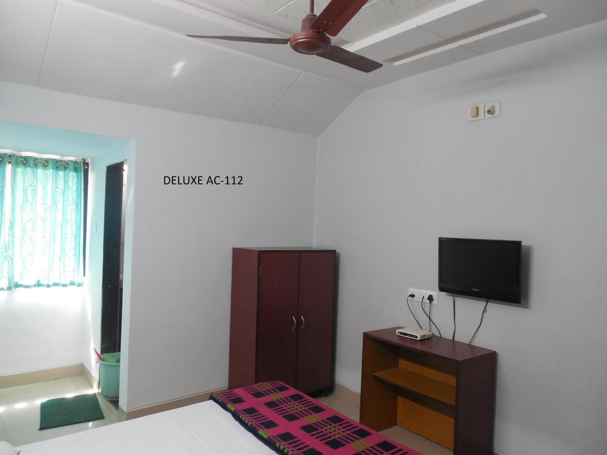 Hotel Silver Springs Ahmedabad Exterior photo