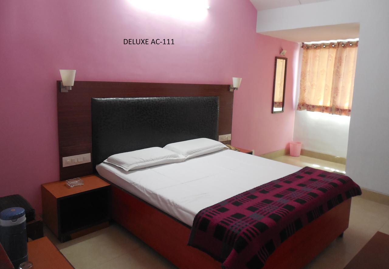 Hotel Silver Springs Ahmedabad Exterior photo
