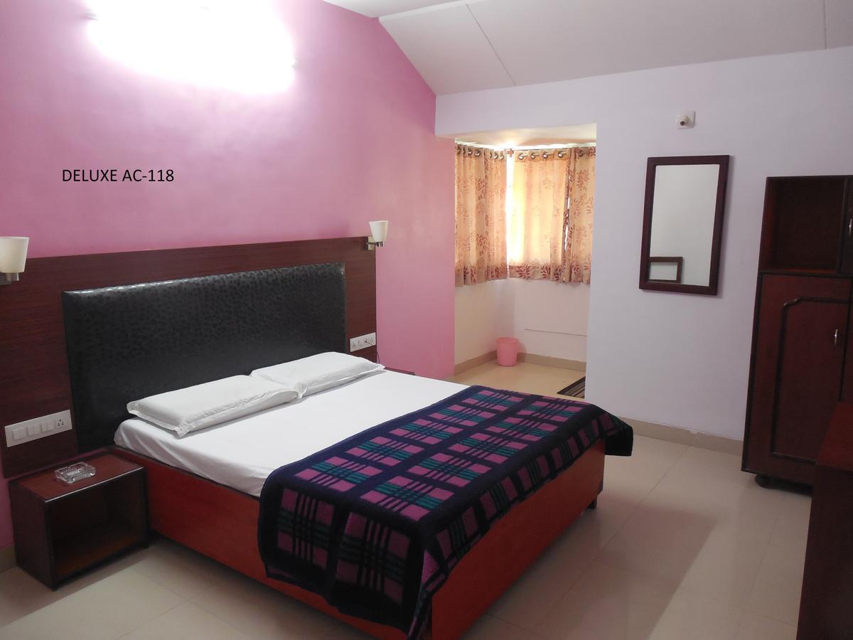 Hotel Silver Springs Ahmedabad Exterior photo