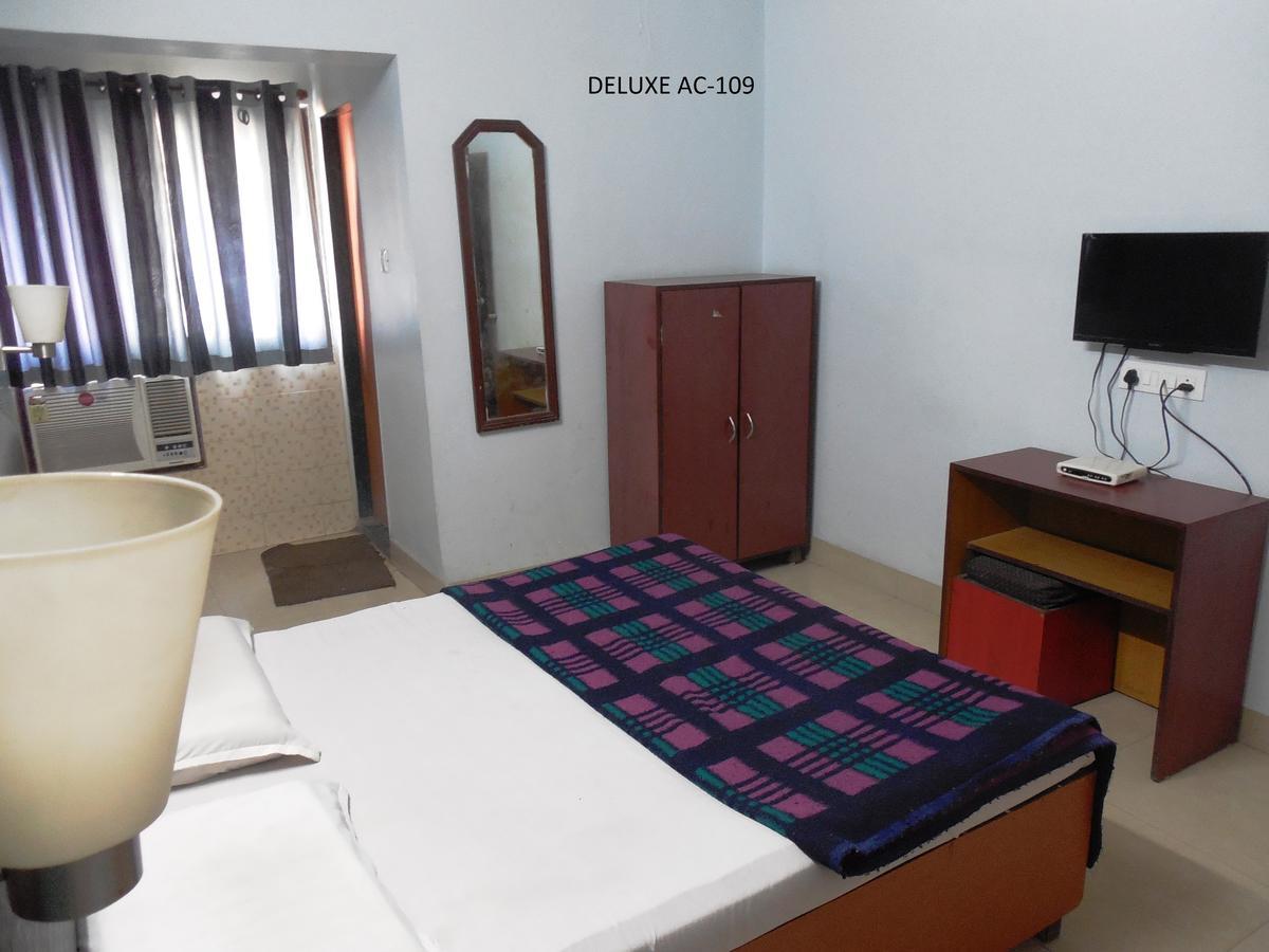 Hotel Silver Springs Ahmedabad Exterior photo