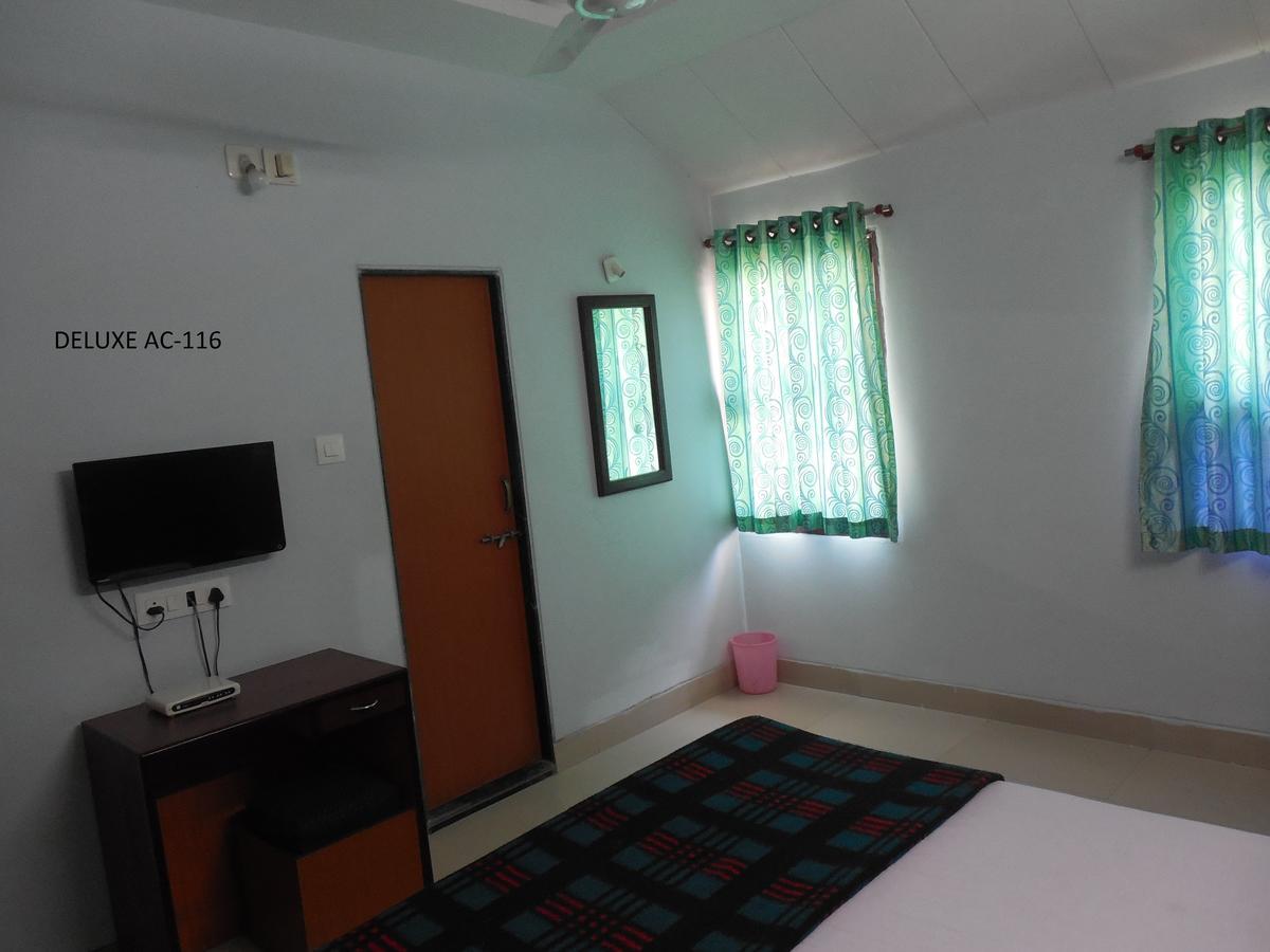 Hotel Silver Springs Ahmedabad Exterior photo