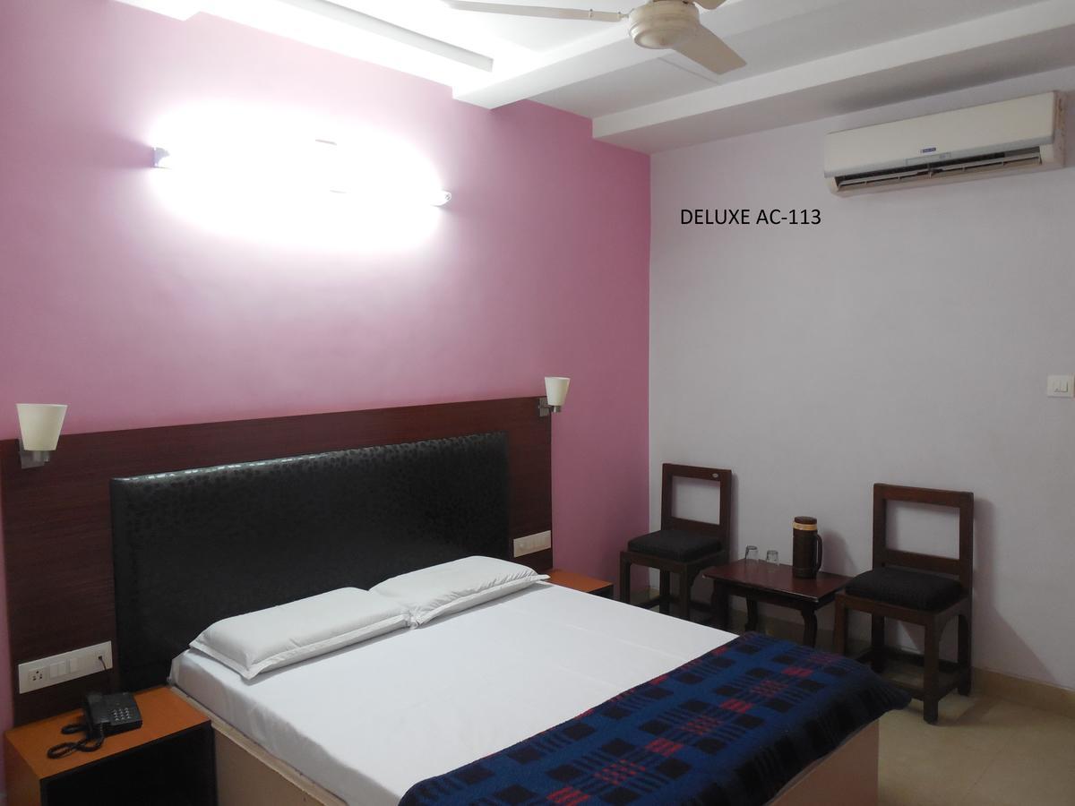 Hotel Silver Springs Ahmedabad Exterior photo