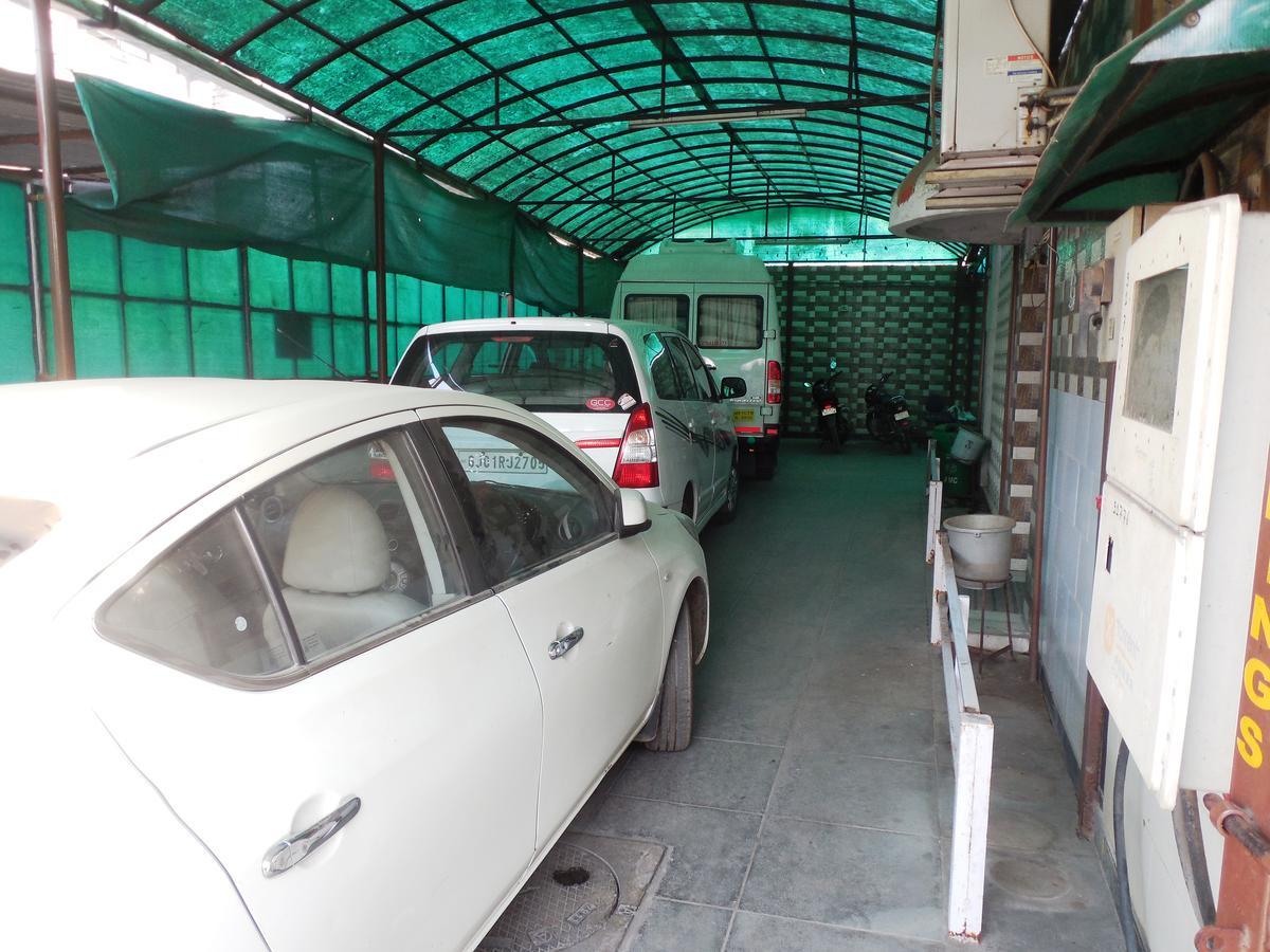 Hotel Silver Springs Ahmedabad Exterior photo