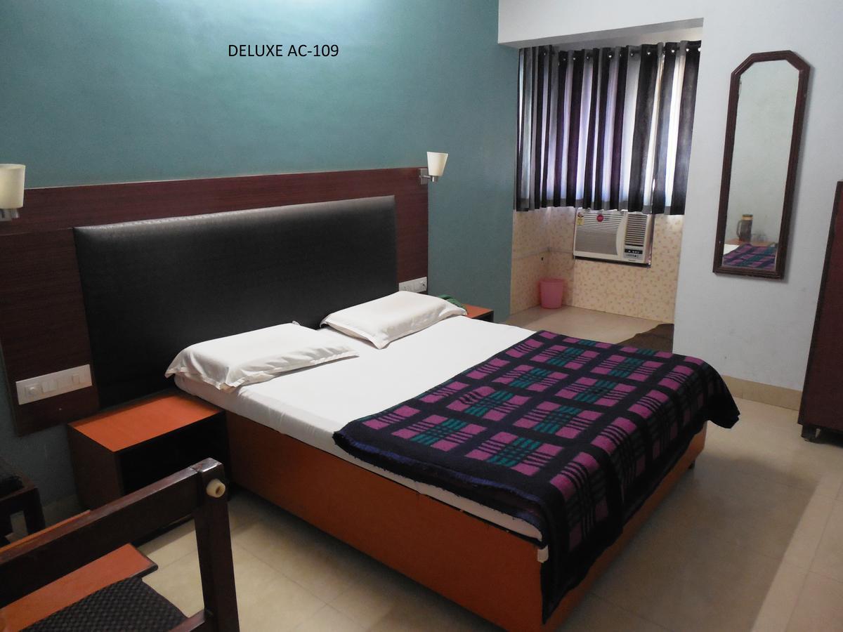 Hotel Silver Springs Ahmedabad Exterior photo