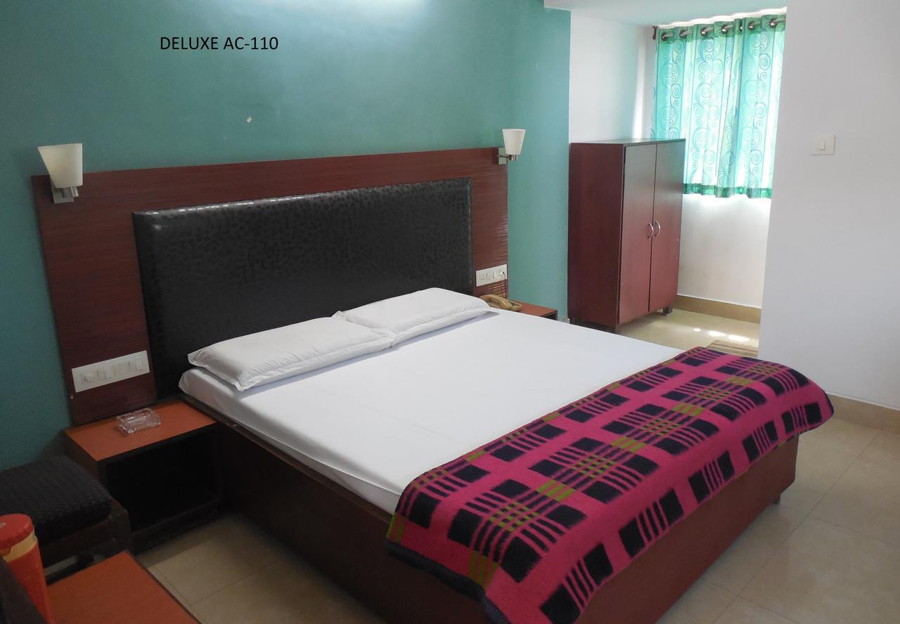 Hotel Silver Springs Ahmedabad Exterior photo