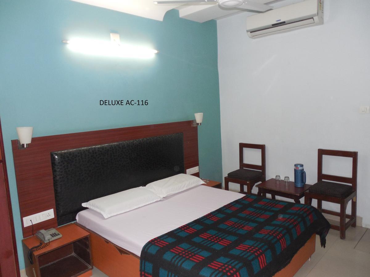 Hotel Silver Springs Ahmedabad Exterior photo